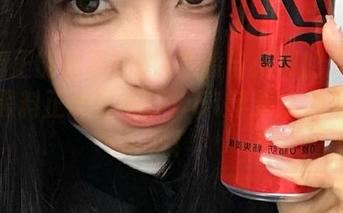 黑暗与光明的交织：网曝黑料正能量不打烊51苹果版背后的故事！