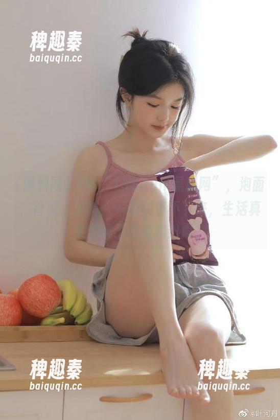 下载“155.fun.黑料网”，泡面、香瓜、黑料，一看就停不下来，生活真是无趣不到处找热闹！